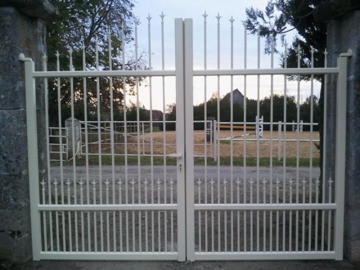 Pose de porte de garage à Dun-sur-Auron