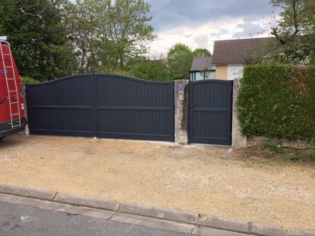 Pose de porte de garage à Dun-sur-Auron